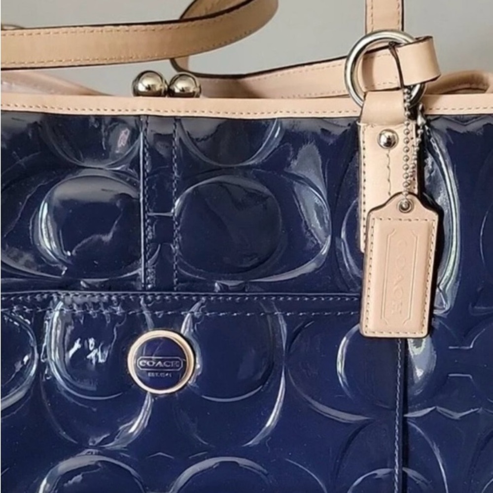 Coach F25487 Gallery Tote Patent Leather Navy Beige Trim Shoulder Bag Excellent - Picture 7 of 16